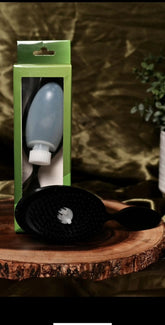 The Benjamin Brush Detangle Bristles - Color: Black